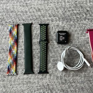 Apple Watch SE 44MM GPS+LTE (Verizon) w/ 5 bands and charging cable